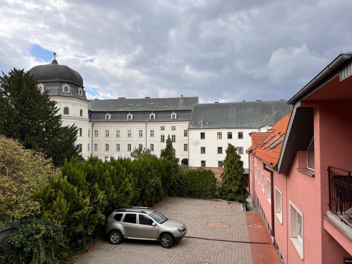 Dependance Patriot Trnava Hotel Exterior photo