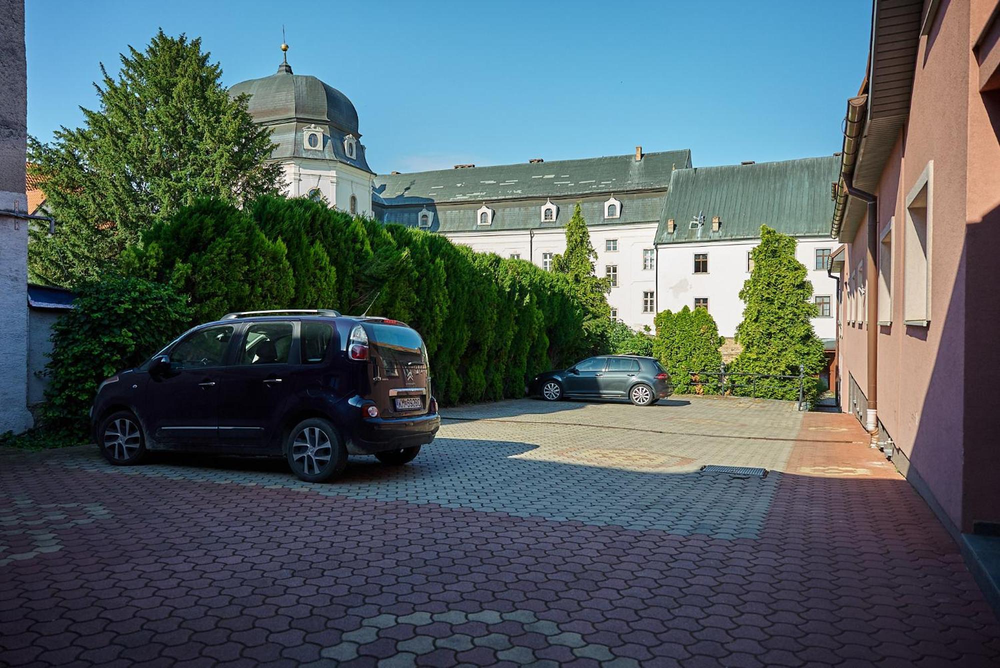 Dependance Patriot Trnava Hotel Exterior photo