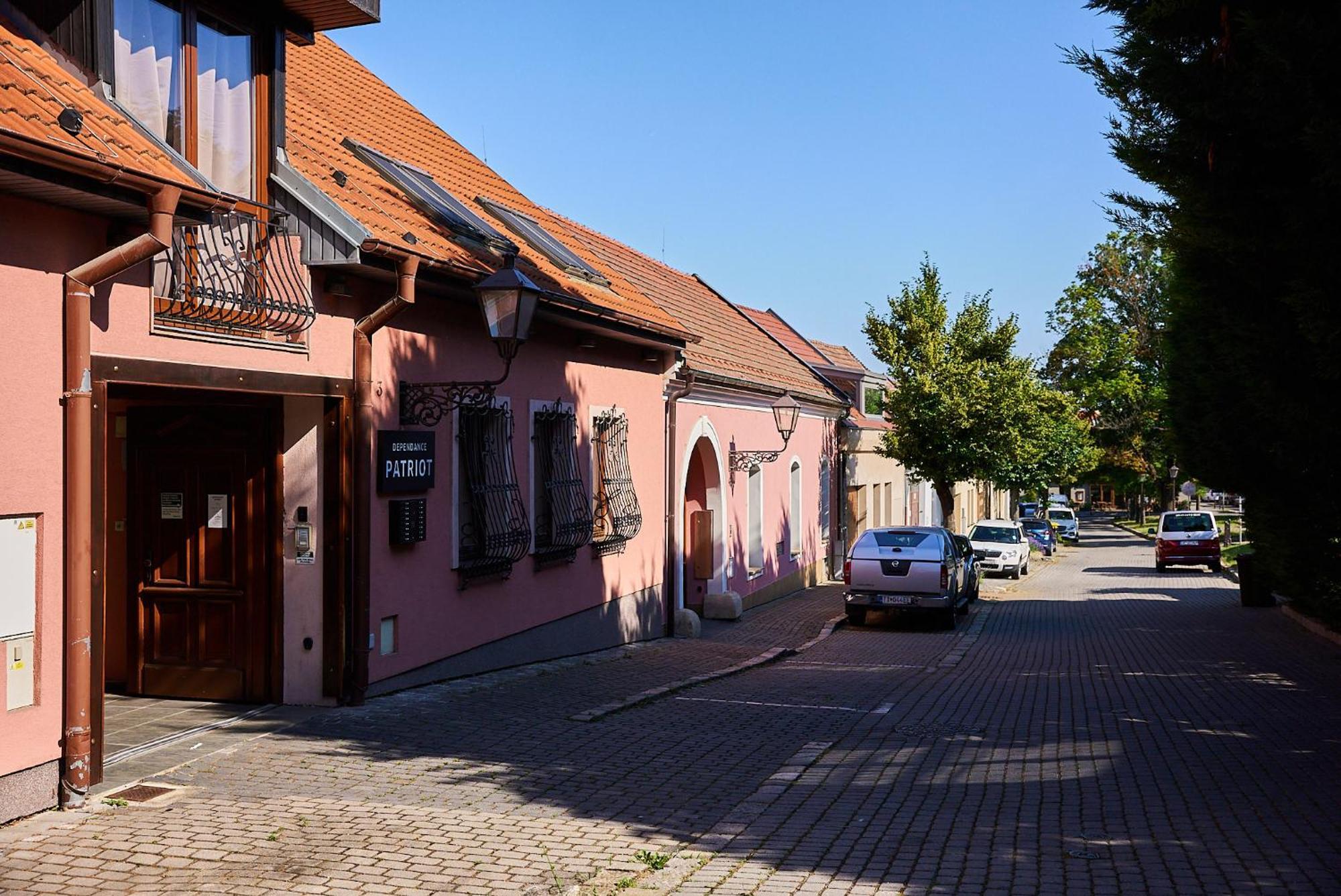 Dependance Patriot Trnava Hotel Exterior photo