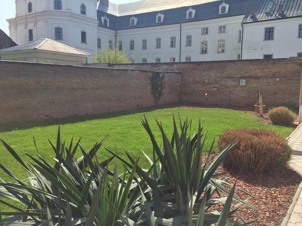 Dependance Patriot Trnava Hotel Exterior photo